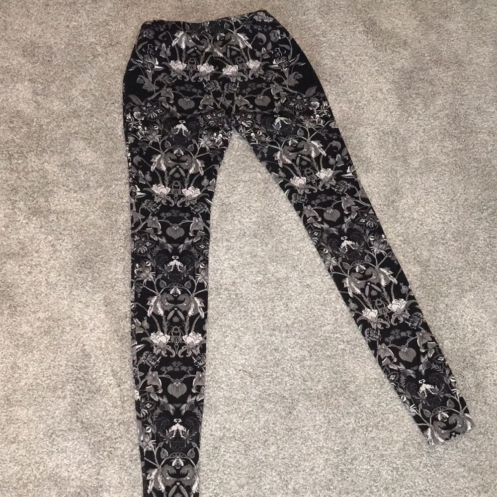 Black Gray Floral Stretch Yoga Jogger sweat pants XS Bisou Bisou Michelle Bonbot